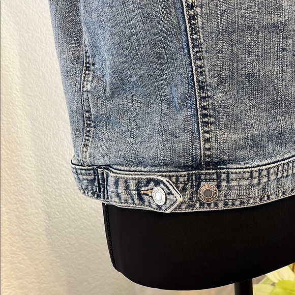 Maurices Light Blue Denim Vest Size L EUC - Picture 6 of 9